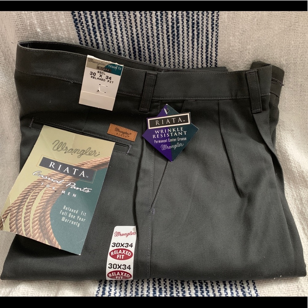 Wrangler riata casuals  30/34 relax fit, pleaded